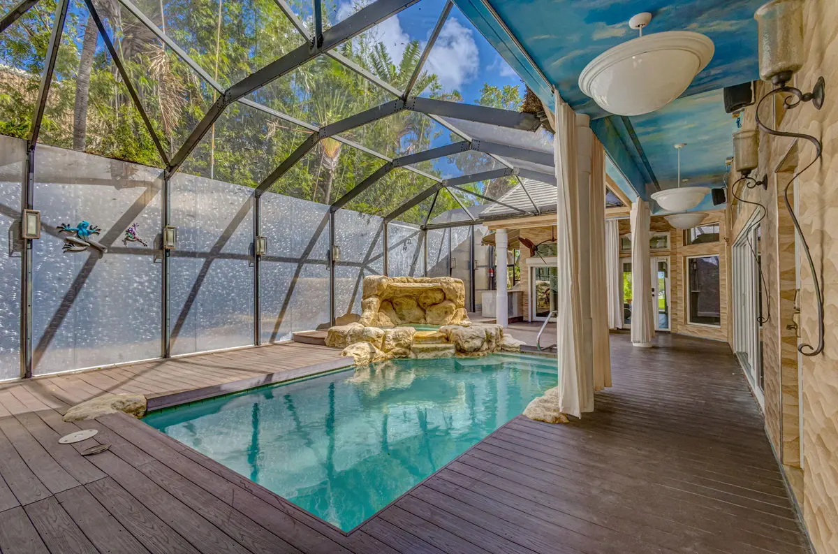 courtyard at 16334 PORT DICKINSON Drive, Jupiter