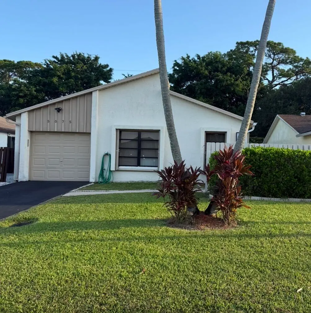 Curb Appeal at 5075 Mirror Lakes Boulevard, Boynton Beach