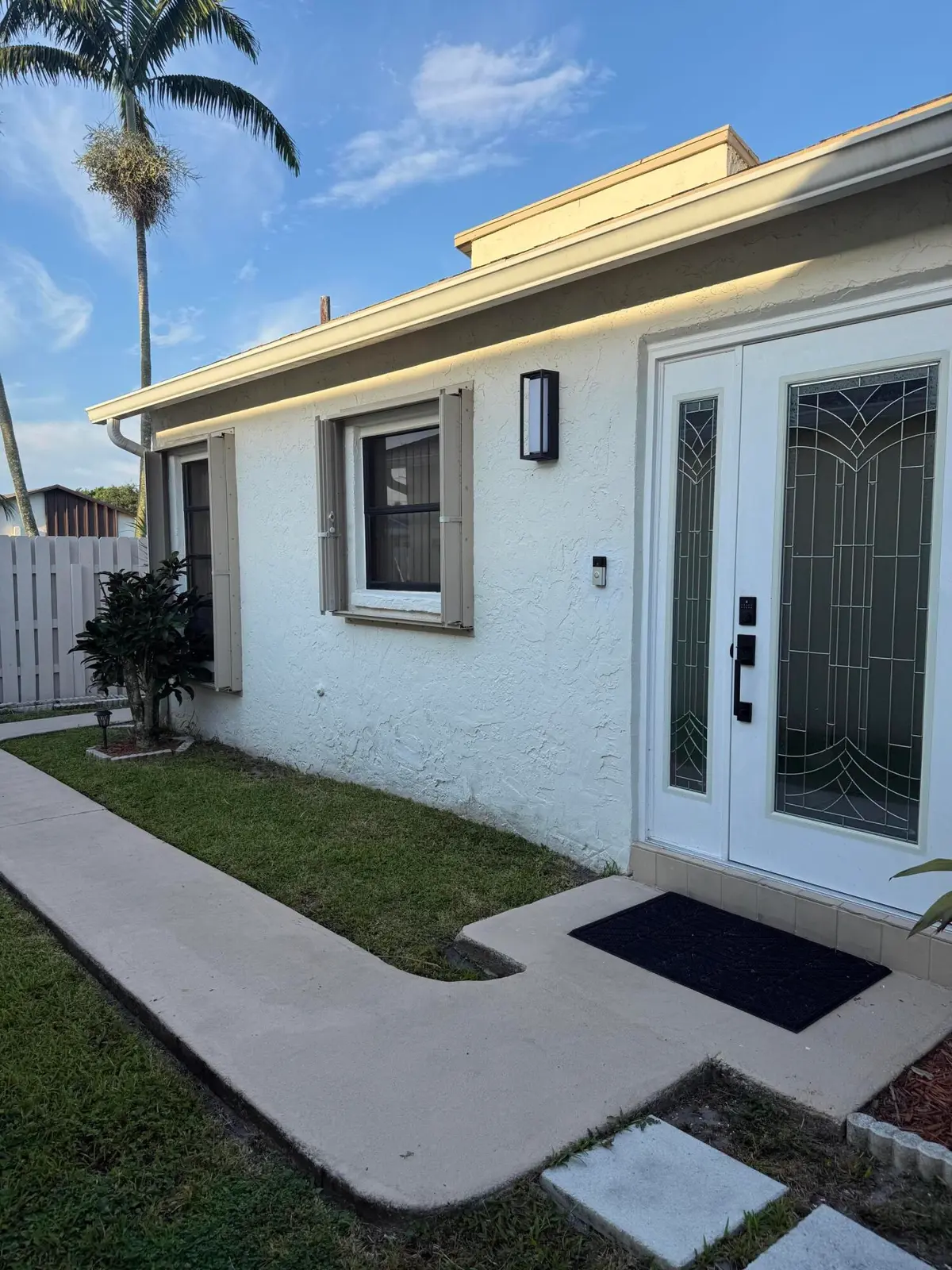 Entrance 2 at 5075 Mirror Lakes Boulevard, Boynton Beach
