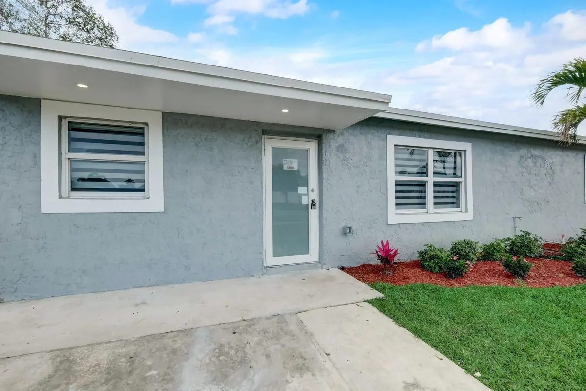 5-web-or-mls-SW 13th Pl-005 at 520 SW 13TH Place, Deerfield Beach