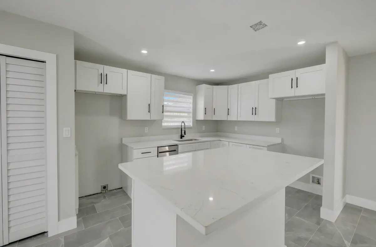 10-web-or-mls-SW 13th Pl-010 at 520 SW 13TH Place, Deerfield Beach