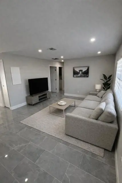520-Staged3 at 520 SW 13TH Place, Deerfield Beach