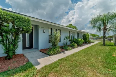 9287 SUNRISE Drive, West Palm Beach – Duplex for sale