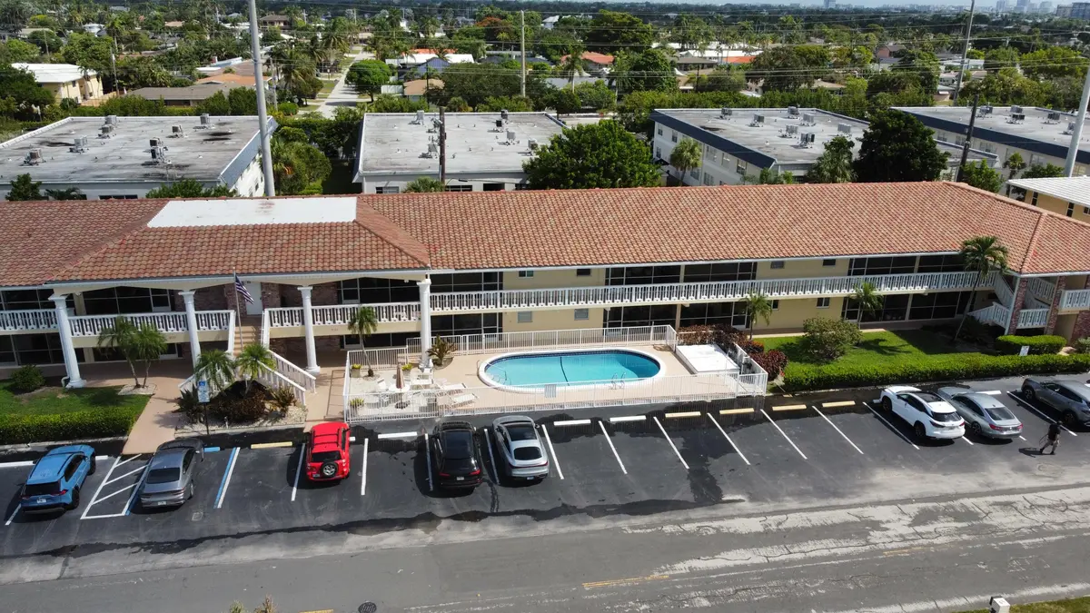 Aerial pool at 2121 NE 68TH Street 201, Fort Lauderdale