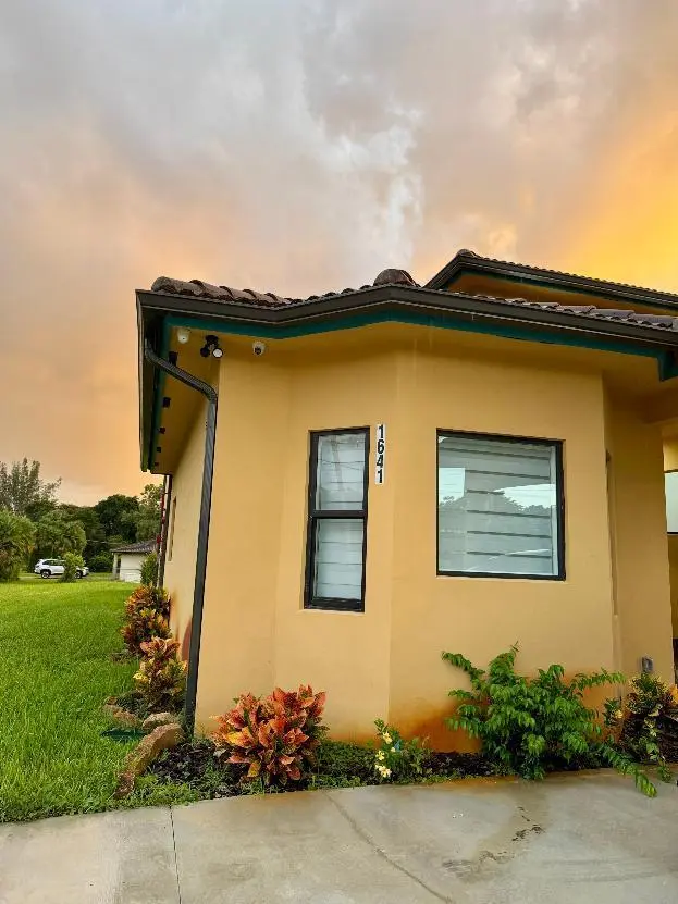 FRONT B 1641 at 1641 NW 114th Avenue, Plantation