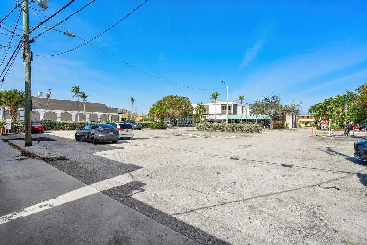 601-607 Lucerne at 601 Lucerne Avenue, Lake Worth Beach