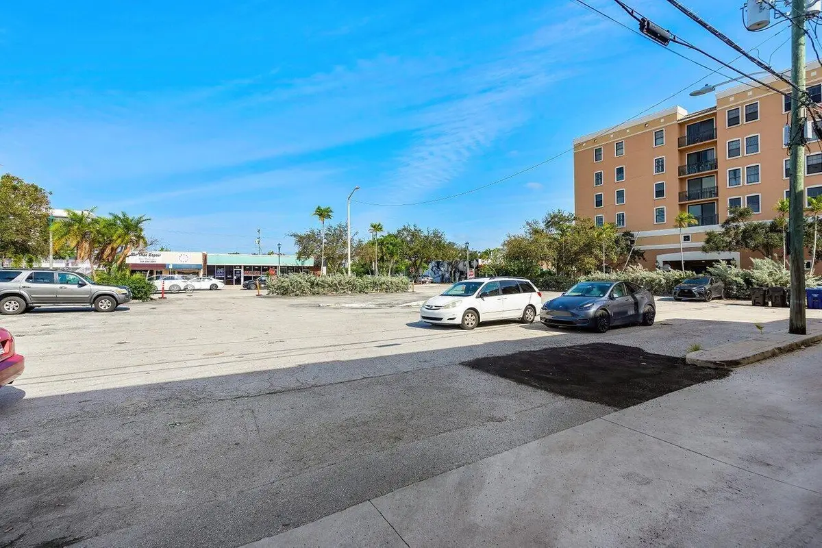 601-607 Lucerne at 601 Lucerne Avenue, Lake Worth Beach