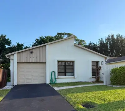 5075 Mirror Lakes Boulevard, Boynton Beach – Single Family Residence for sale