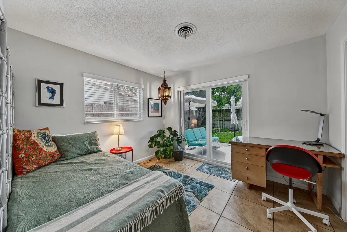 2nd bedroom at 441 SE 1st Avenue 1, Pompano Beach