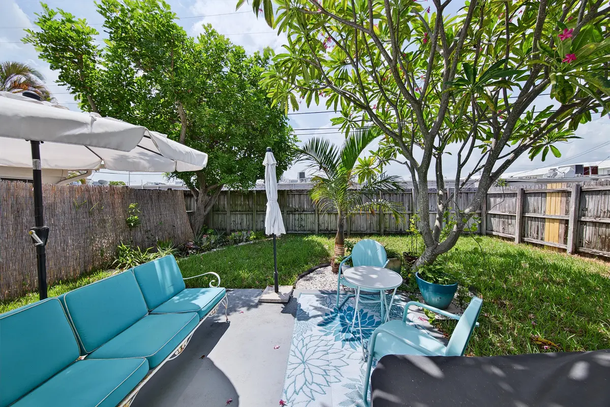 garden at 441 SE 1st Avenue 1, Pompano Beach