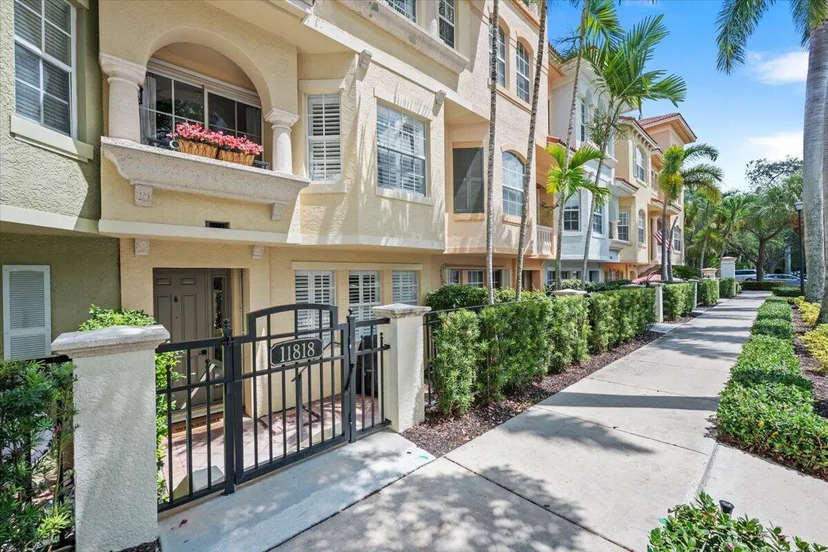 Sidewalk/Front Entry at 11818 Valencia Gardens Avenue, Palm Beach Gardens