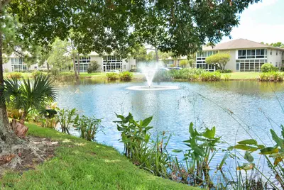 10 LAKE VISTA Trail 203, Port St. Lucie – Condominium for sale