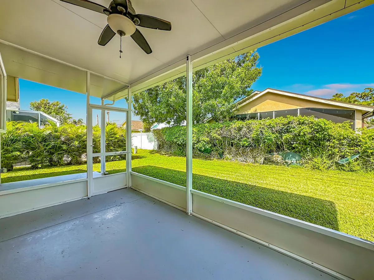 03_beyc6a89a942929ac at 8914 SW Bonneville Drive, Stuart