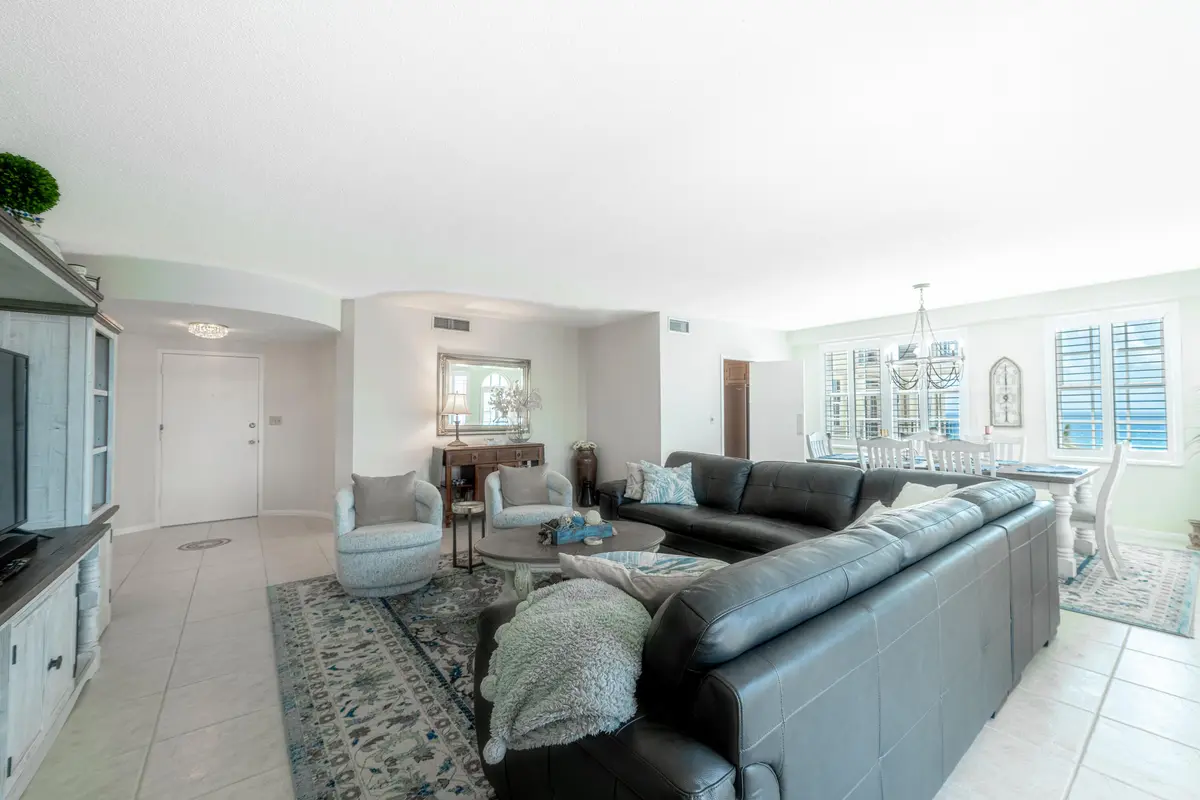 Living room at 3475 S Ocean Boulevard 508, Palm Beach