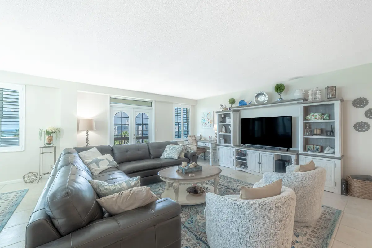 Living room at 3475 S Ocean Boulevard 508, Palm Beach