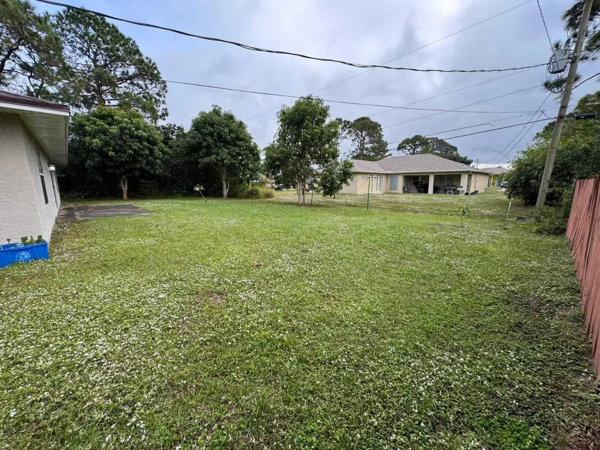 back yard at 865 17TH Lane, Vero Beach