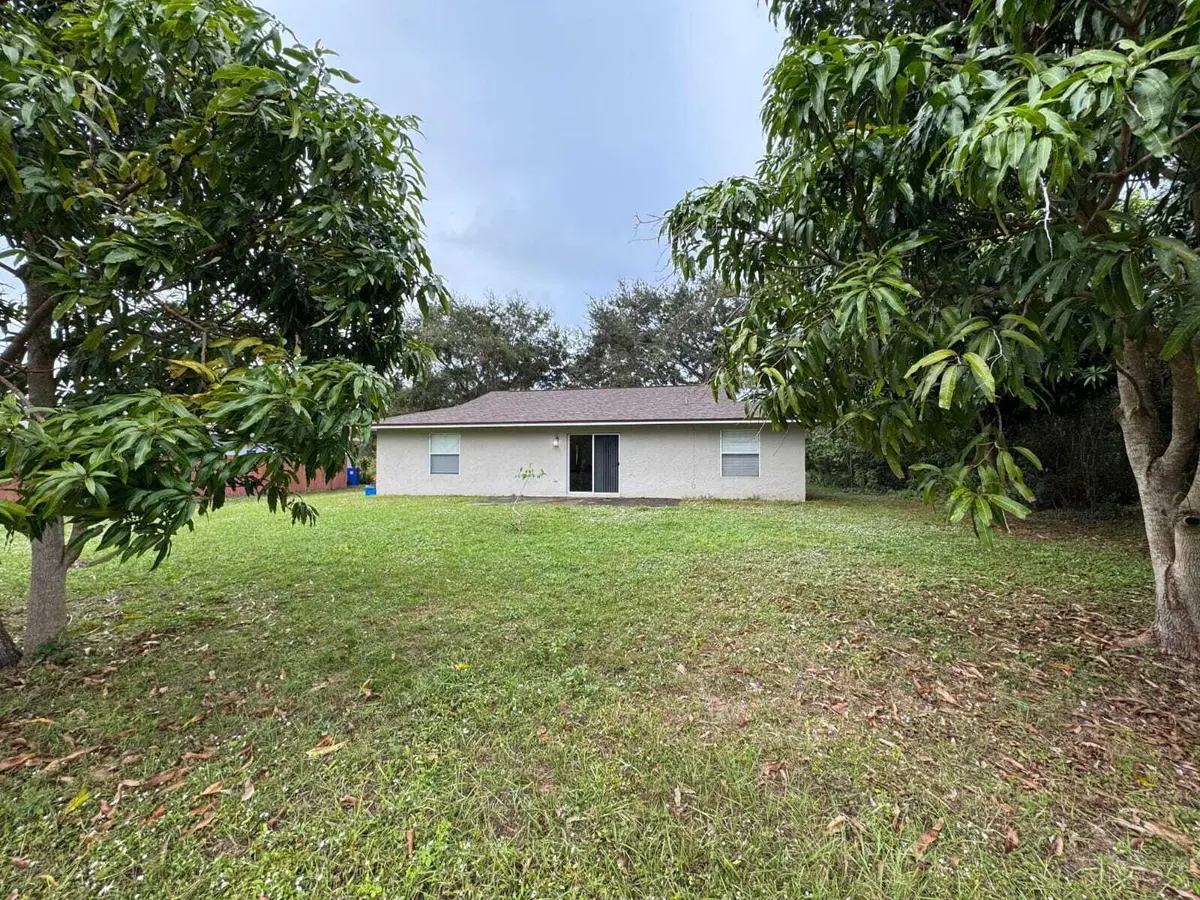 back of the house at 865 17TH Lane, Vero Beach