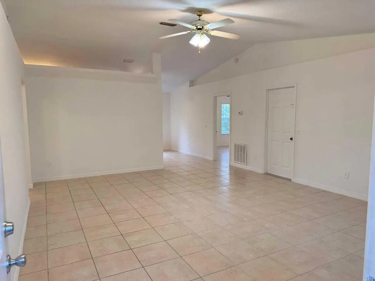 living area at 865 17TH Lane, Vero Beach