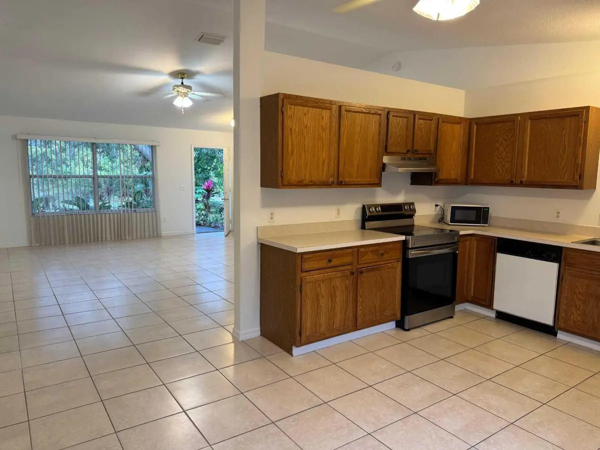living kitchen at 865 17TH Lane, Vero Beach