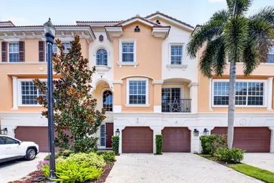 612 NE FRANCESCA Lane, Boca Raton – Townhouse for sale
