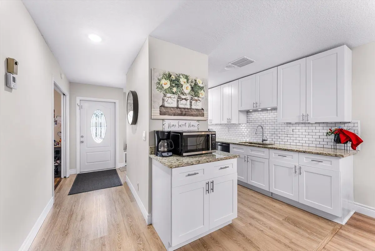 15-19 at 1241 NW 18TH Avenue 102, Delray Beach