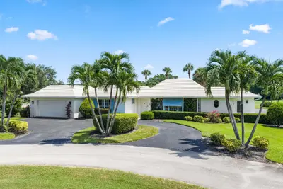 4 COUNTRY CLUB Circle, Village of Golf – Single Family Residence for sale