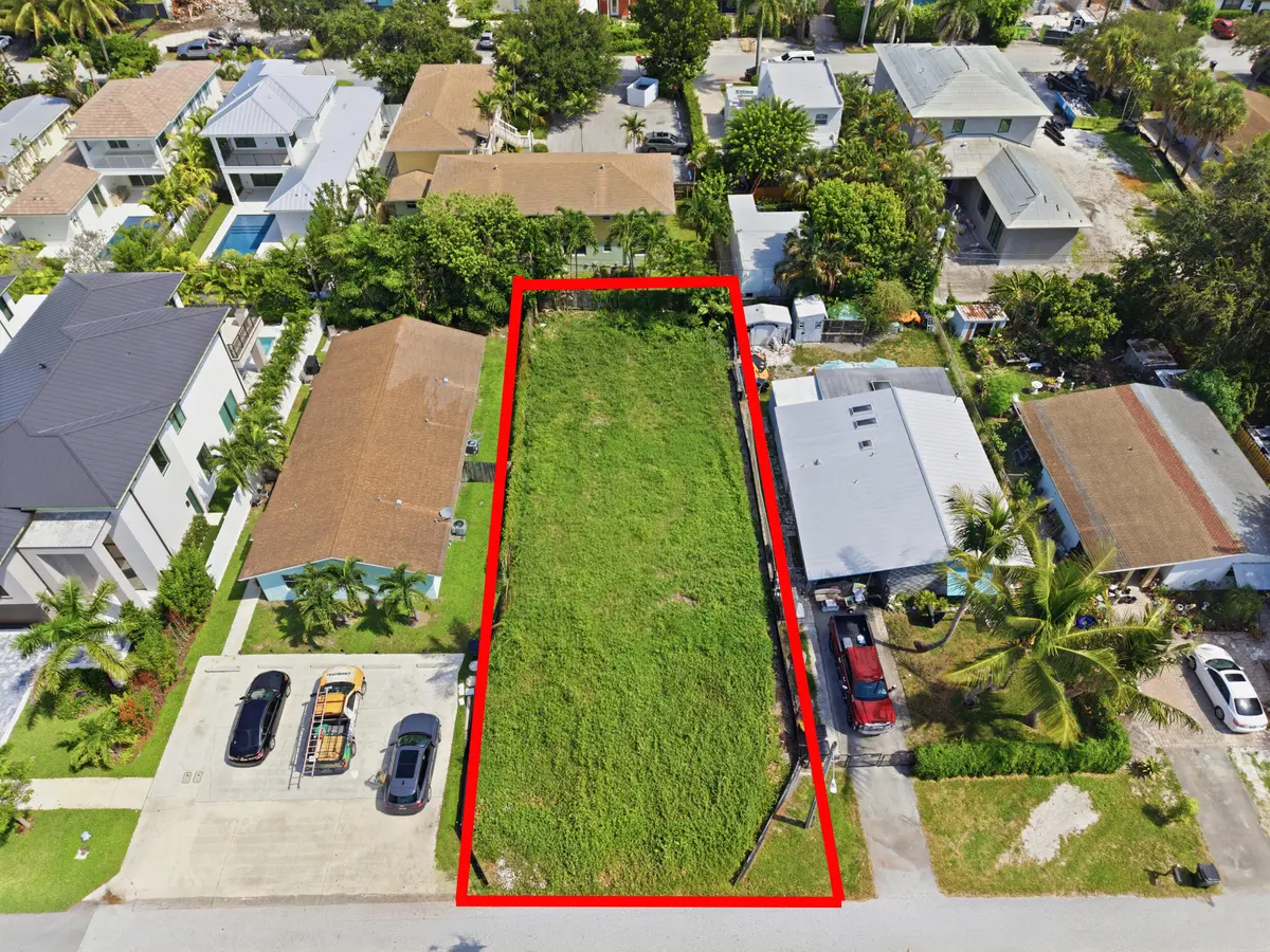 2_dji_20260820111411_0001_d_line at 245 NE 11th Street, Delray Beach