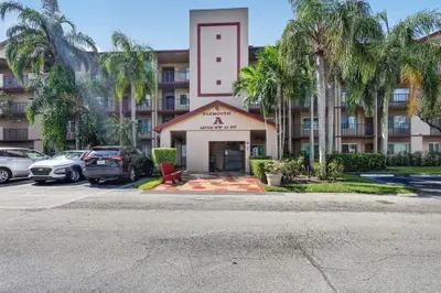 13700 SW 11th Street 203A, Pembroke Pines – Condominium for sale