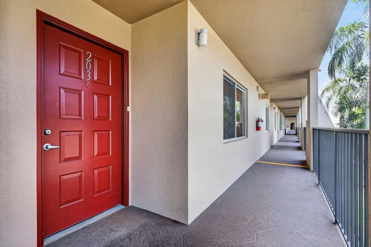 5-web-or-mls-8H3A7725 at 13700 SW 11th Street 203A, Pembroke Pines