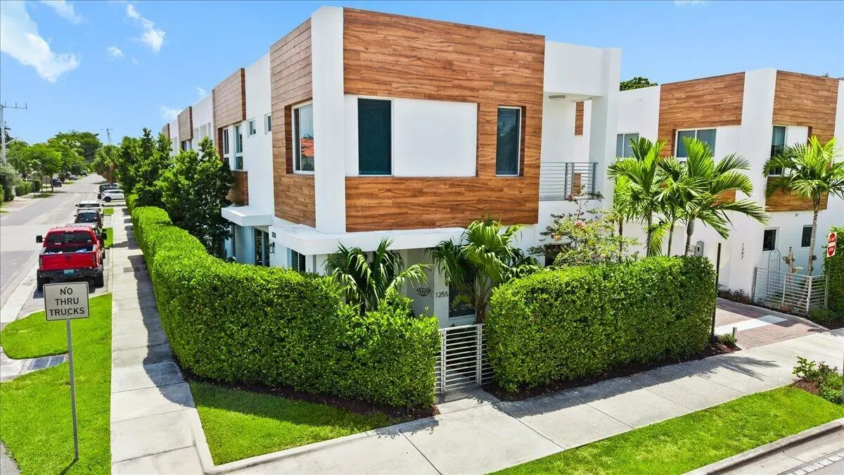 01-DJI_20260821135821_0593_D at 1255 NE 18TH Avenue, Fort Lauderdale