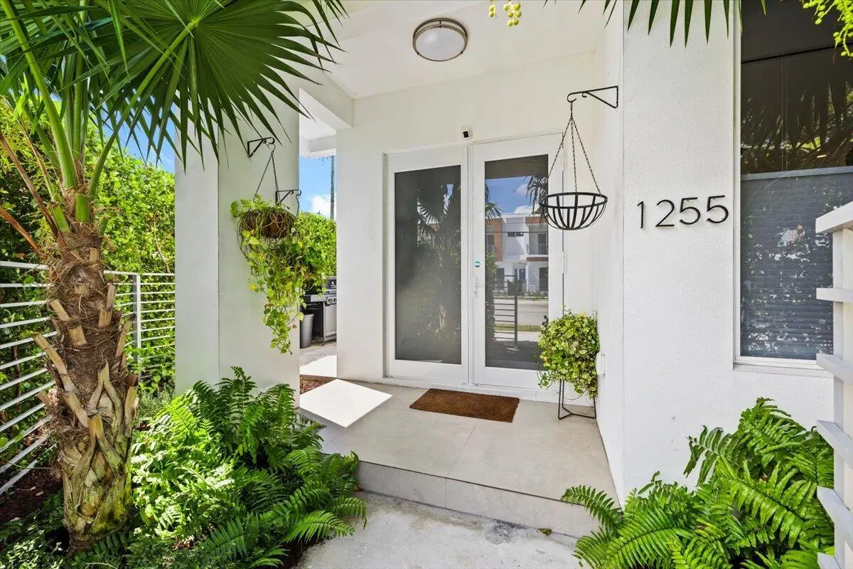 05-424A2093 at 1255 NE 18TH Avenue, Fort Lauderdale