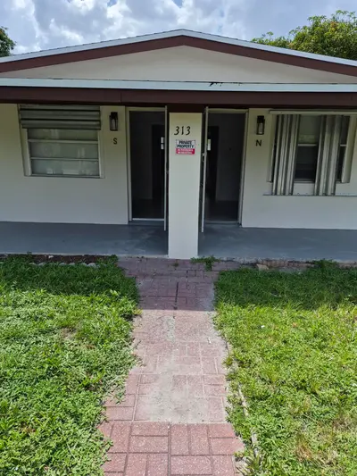 313 SW 1st Terrace, Deerfield Beach – Single Family Residence for rent