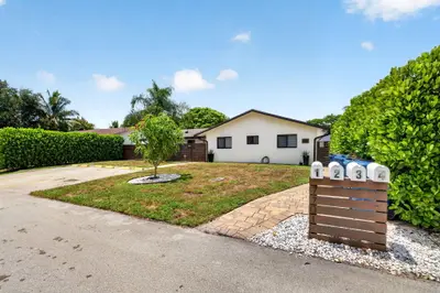 7701 NW 56TH Avenue, Fort Lauderdale – Quadruplex for sale