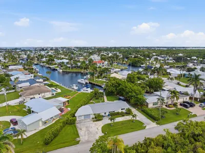 387 SW RIVERWAY Boulevard, Palm City – Single Family Residence for sale