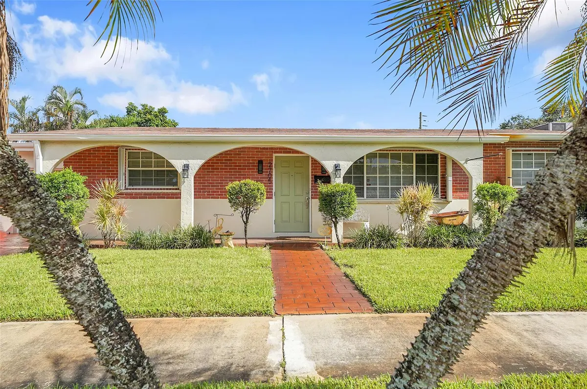 Photo 2 at 2705 ROOSEVELT Street, Hollywood