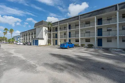 5100 SW 64TH Avenue 204A, Davie – Condominium for sale