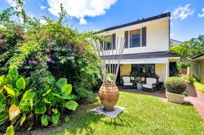 11290 Glen Oaks Court, North Palm Beach – Condominium for sale