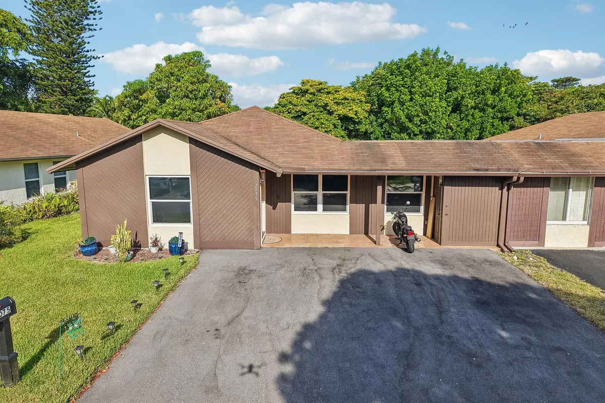 52-web-or-mls-SW 72nd Ave-S2208-052 at 2075 SW 72ND Avenue, Davie