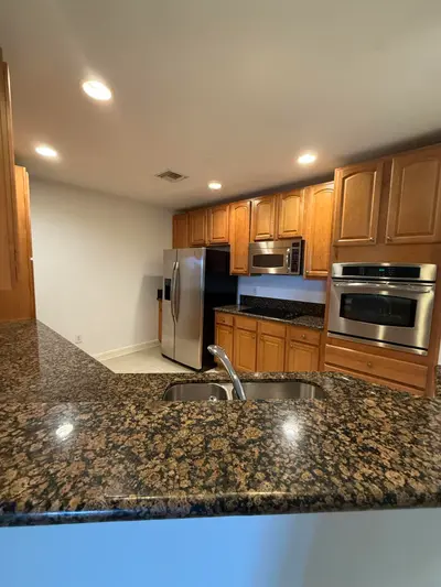 16101 Emerald Estates Drive 153, Weston – Condominium for sale