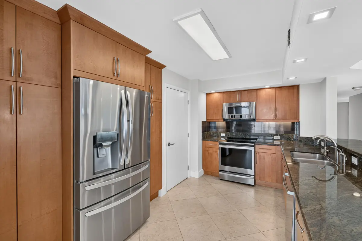 pen Contemporary Kitchen at 3900 Galt Ocean Drive 2417, Fort Lauderdale