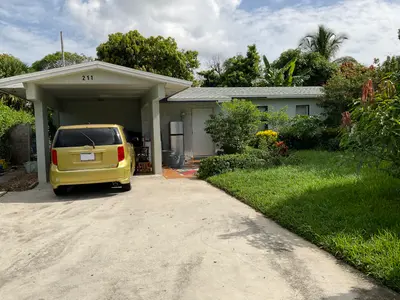 211 NE 27TH Avenue, Boynton Beach – Single Family Residence for sale
