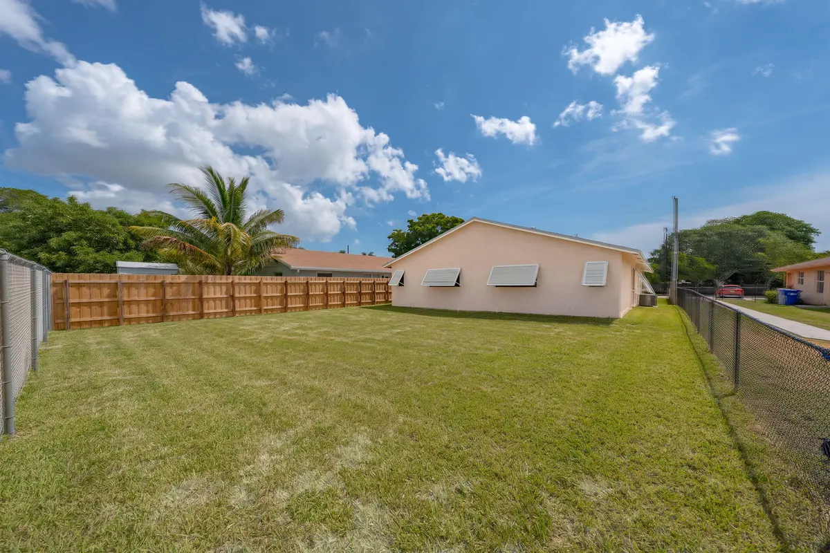 BACKYARD at 3411 NE 5 Avenue 1-2, Pompano Beach