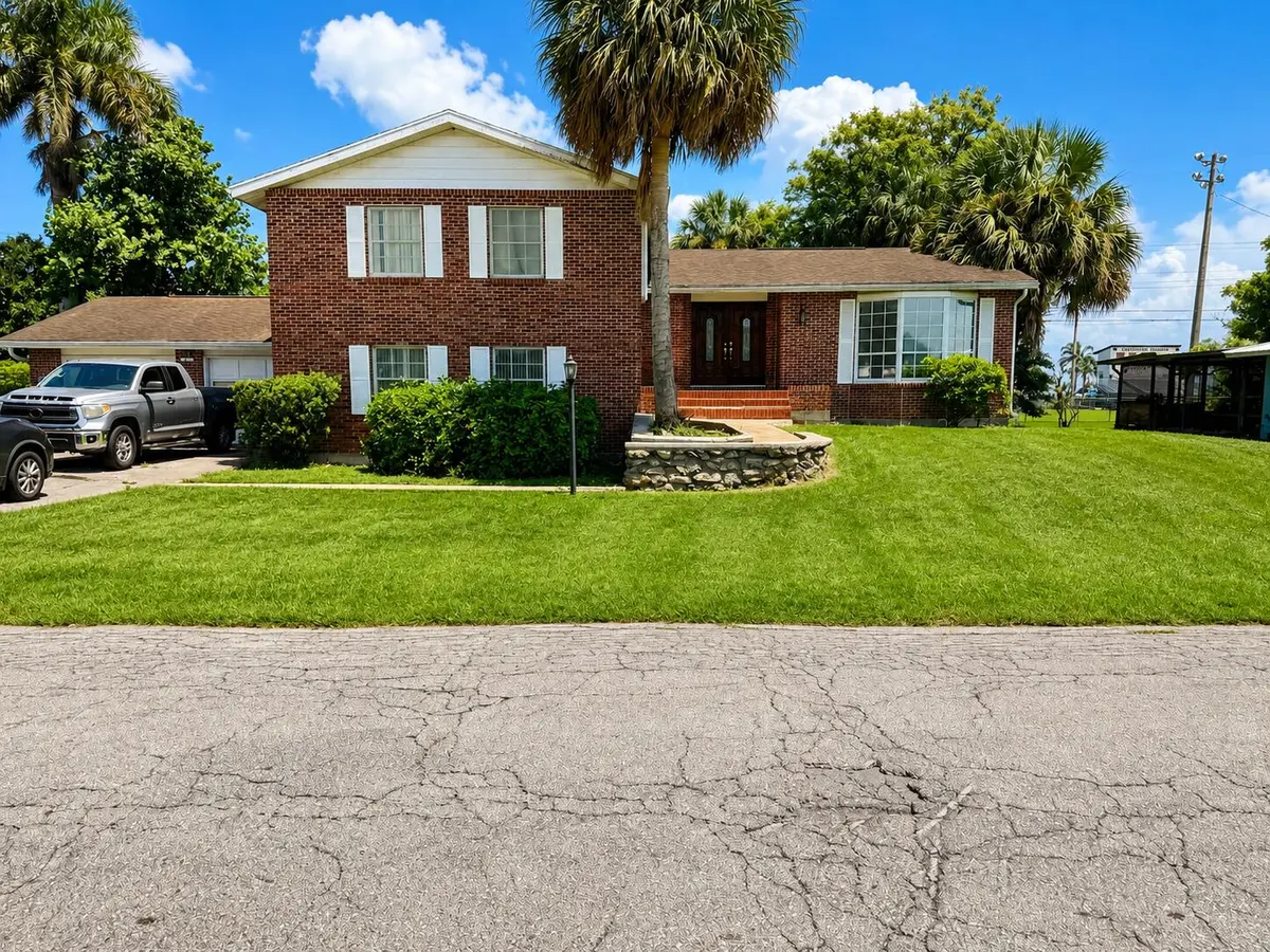 0532A7D8-F6A2-4F52-8329-9F8740B75570 at 909 NE 3rd Street, Belle Glade
