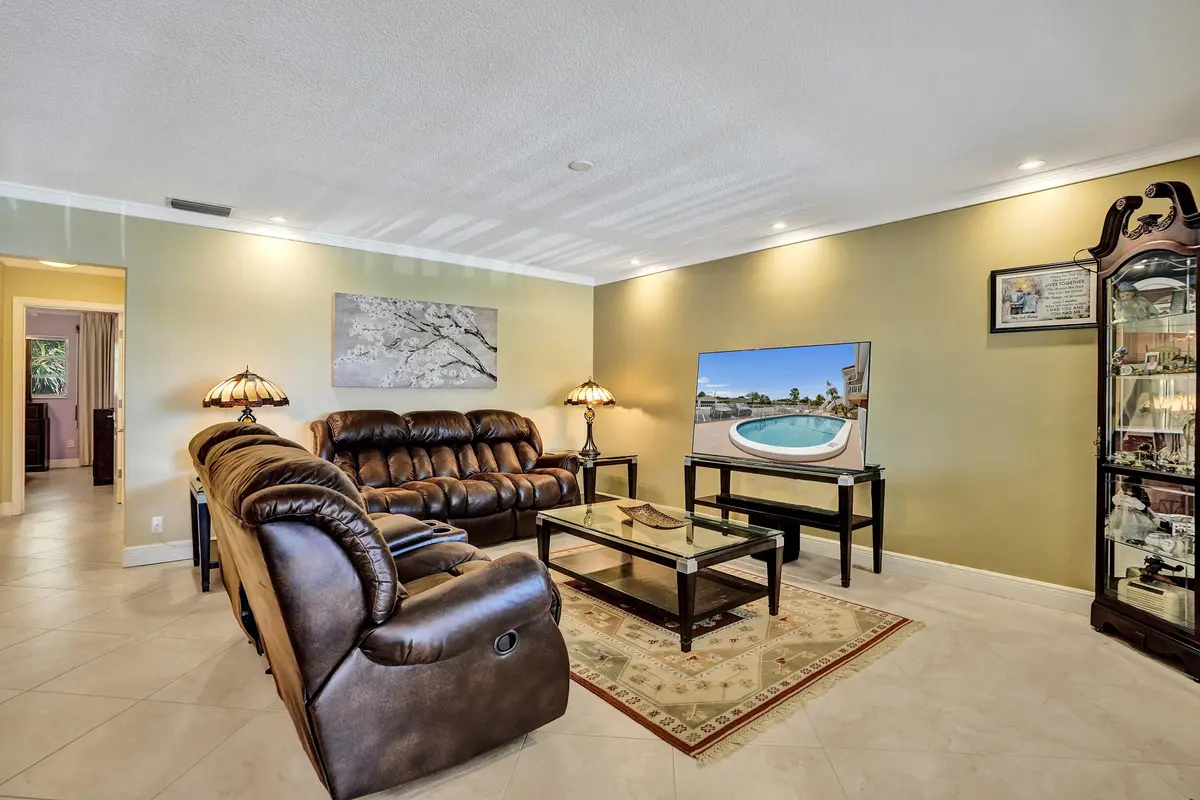 DSC07931 at 2121 NE 68TH Street 202, Fort Lauderdale