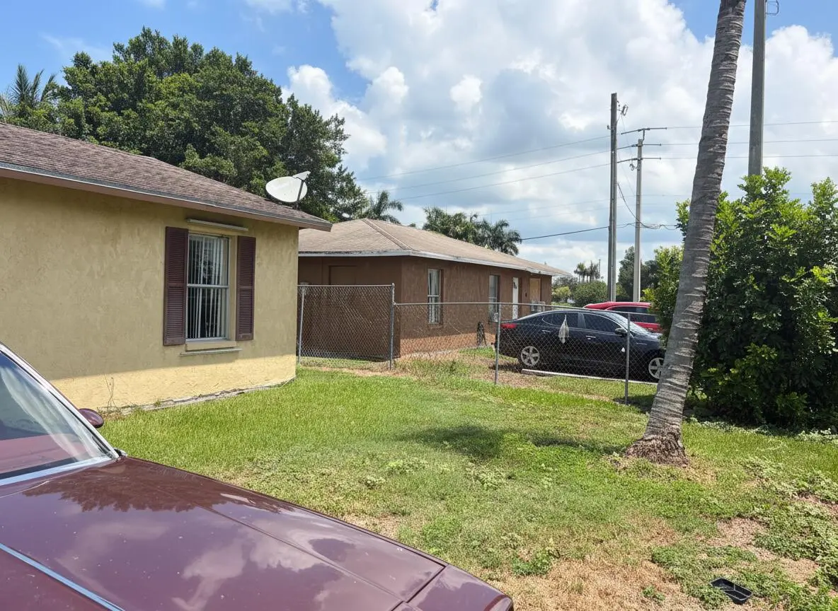 Outside at 307 Seminole Court, Pahokee