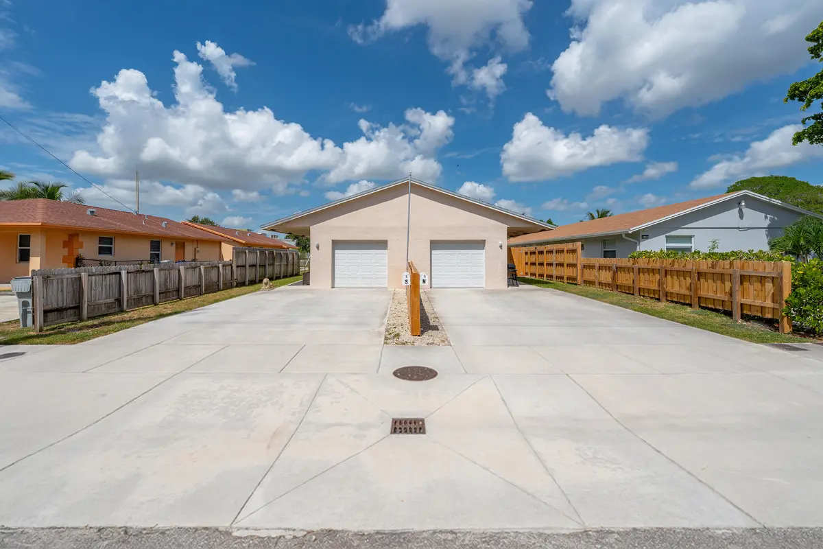 driveway pic at 3411 NE 5 Avenue 1-2, Pompano Beach