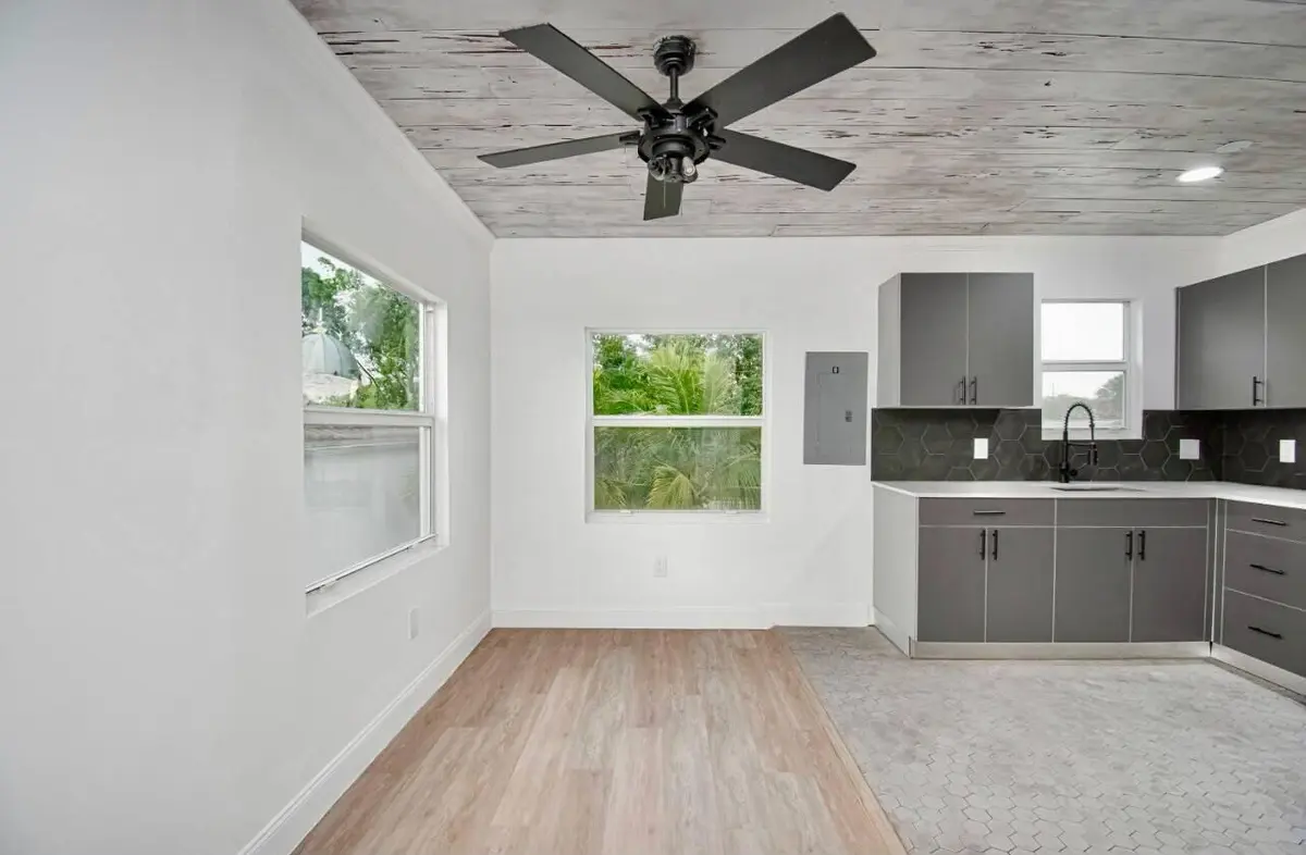 68229341-5a99-4817-a558-80f062bfe197 at 318 N E Street, Lake Worth Beach