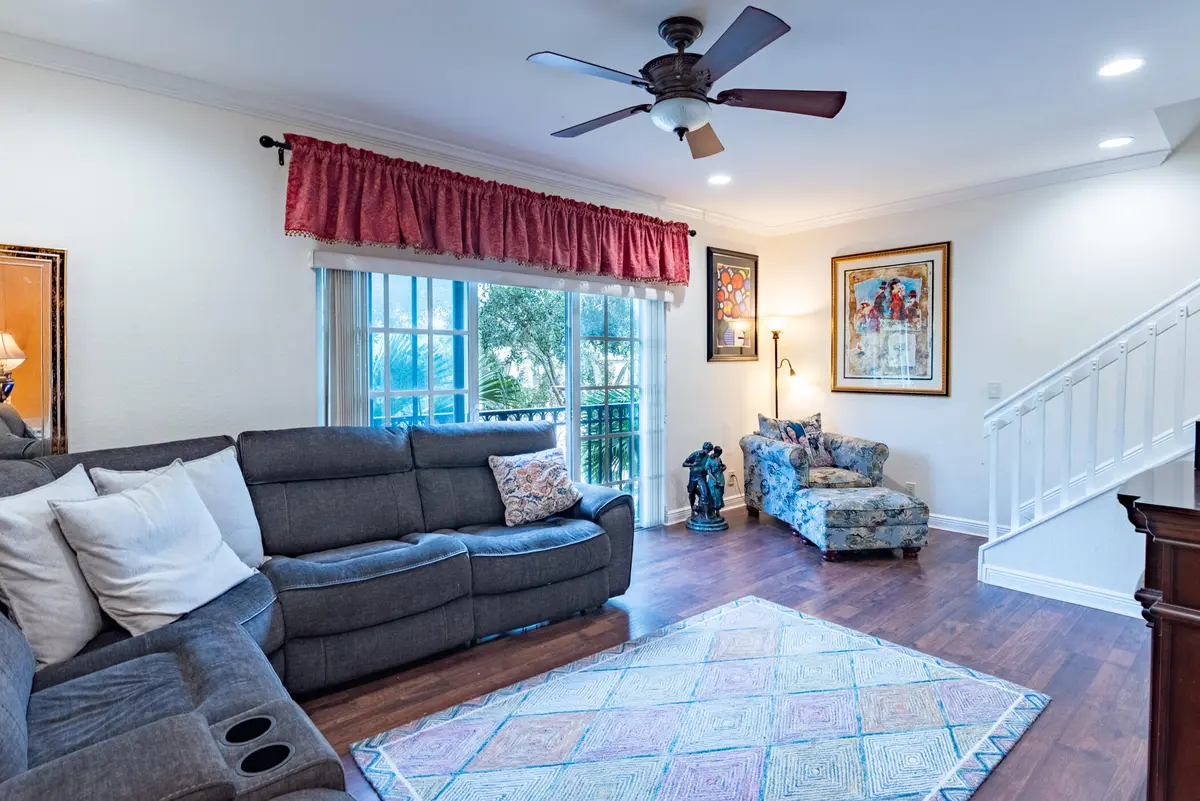 © Clark- 530 S Federal Hwy 2-008 at 530 S FEDERAL Highway 2, Lake Worth Beach