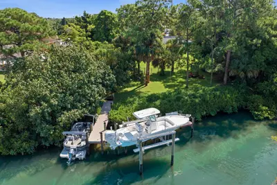 4916 SE MANATEE COVE Road, Stuart – Single Family Residence for sale