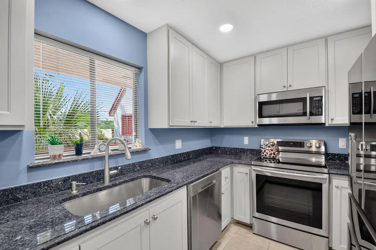Kitchen at 12524 SHORELINE Drive 404, Wellington